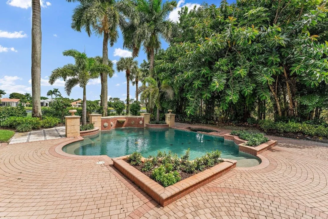 Photo of 42 Saint Thomas Drive