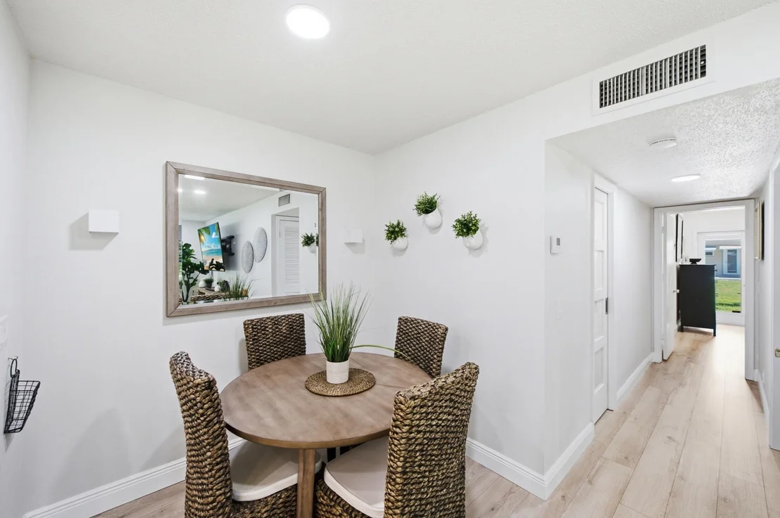 Photo of Unit D at 957 Circle Drive