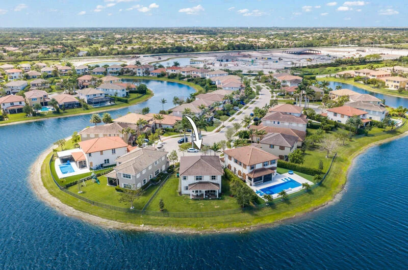 Photo of 8691 Lakeside Bend