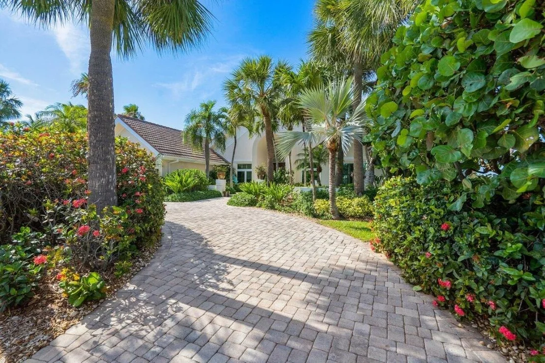 Photo of 2160 SE Golfview Lane