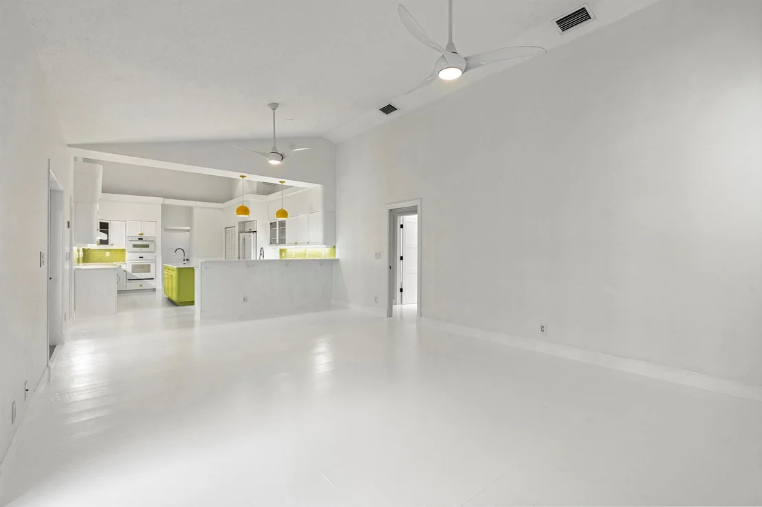 Photo of 136 N River Drive W
