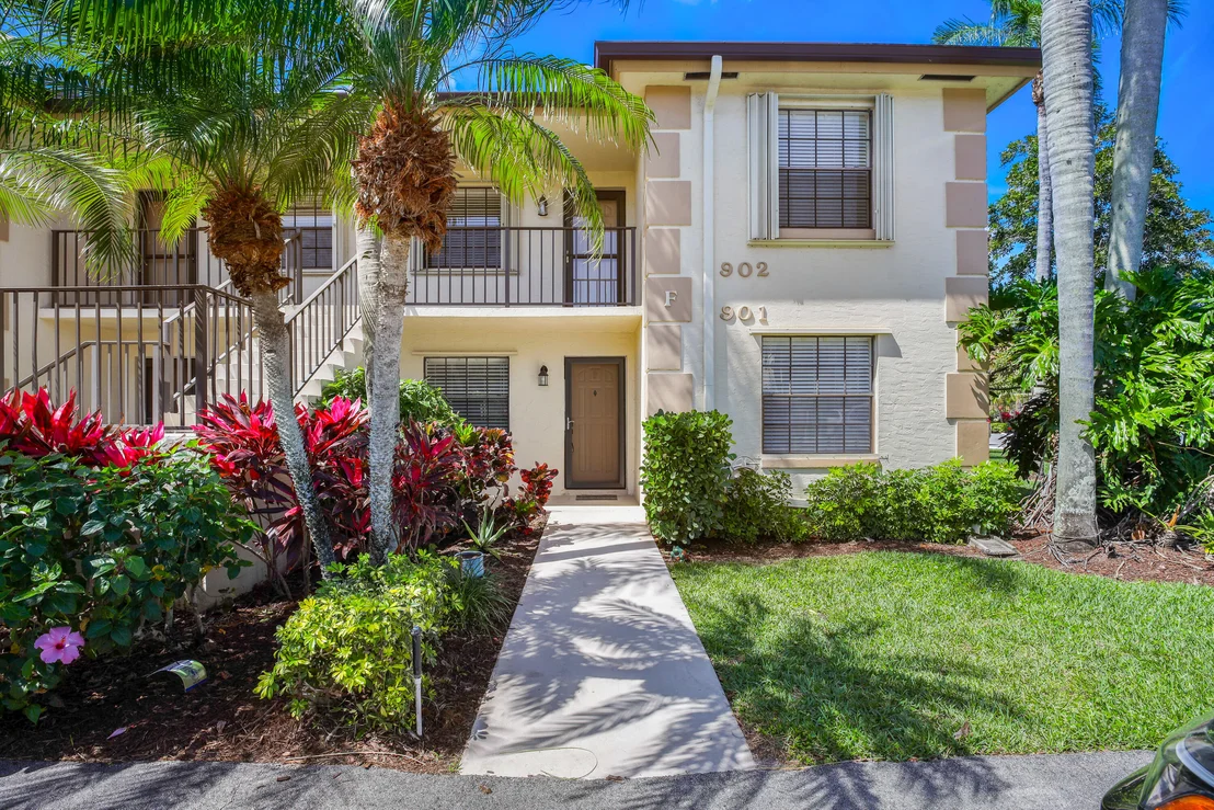 Photo of Unit F at 901 Pinecrest Circle