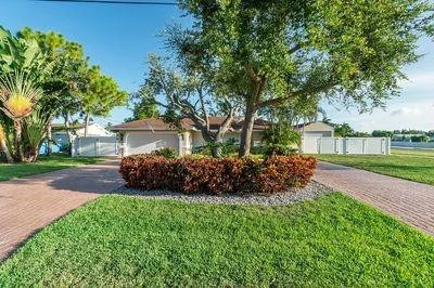 Photo of 864 Avocet Road