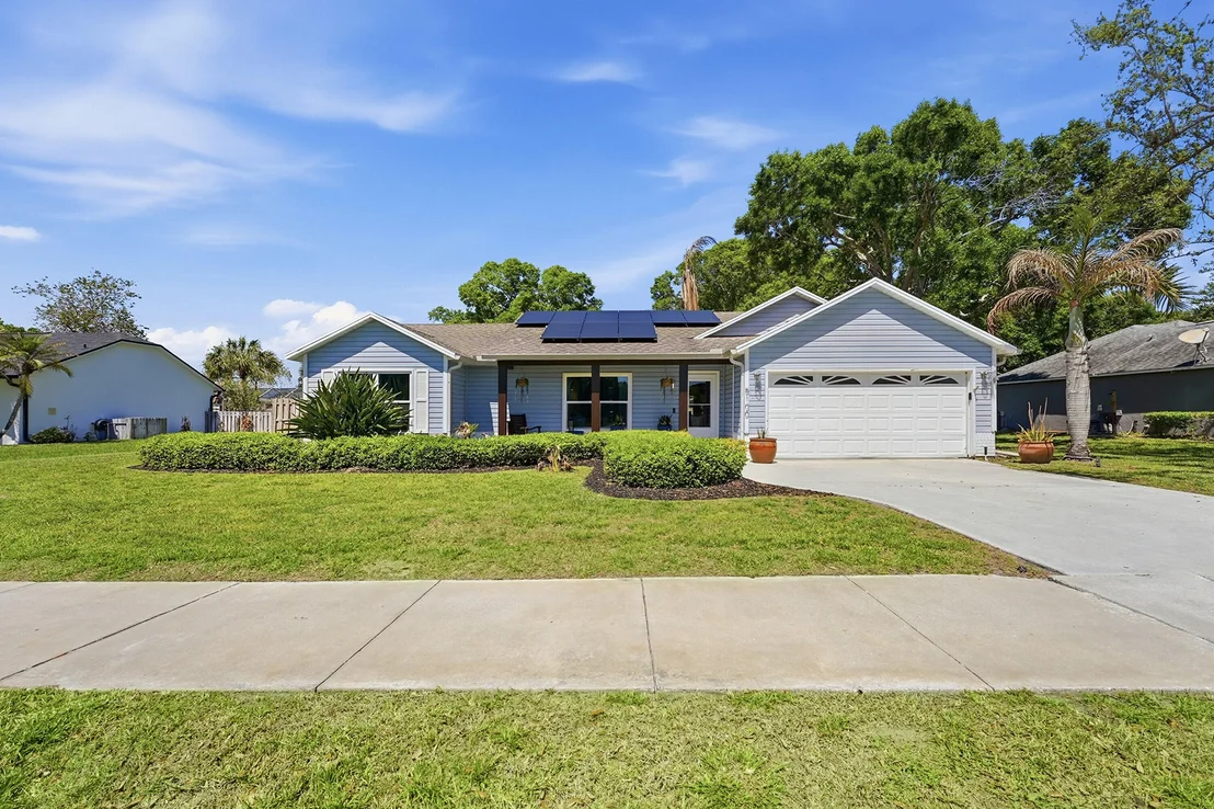 Photo of 15924 Laurel Oak Circle
