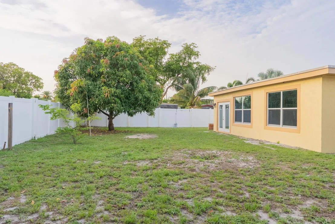 Photo of 2900 Bahama Drive