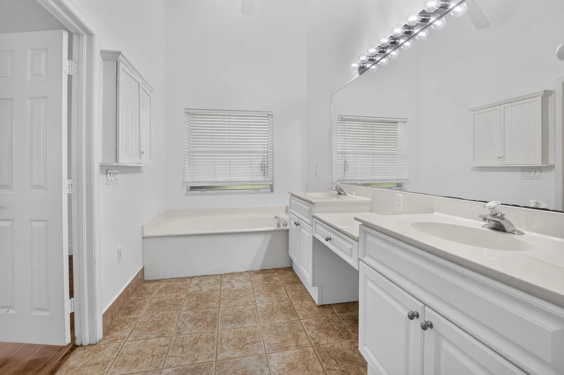 Photo of 7434 FALLS Road W