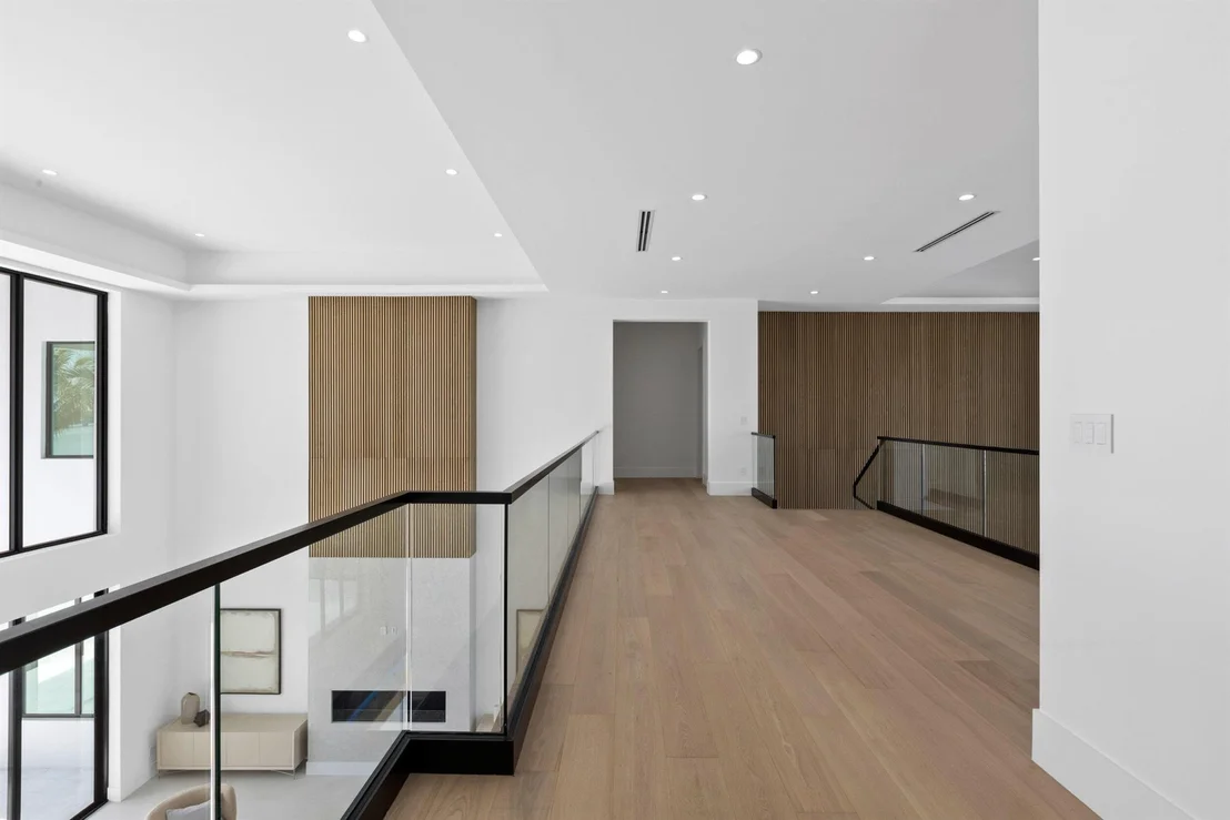 Photo of 88 W Riverside Drive