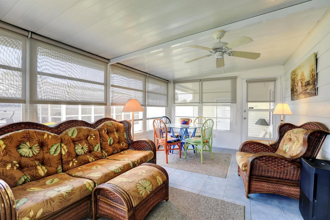Photo of 931 Jacaranda Drive