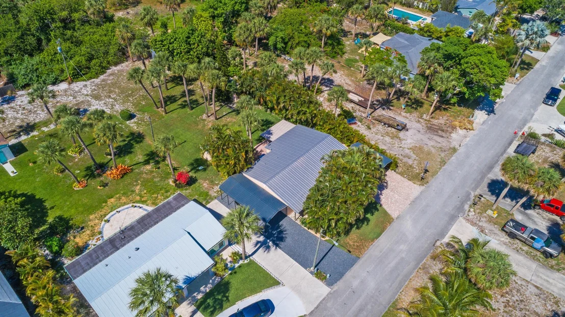 Photo of 1116 NE Oceanview Circle