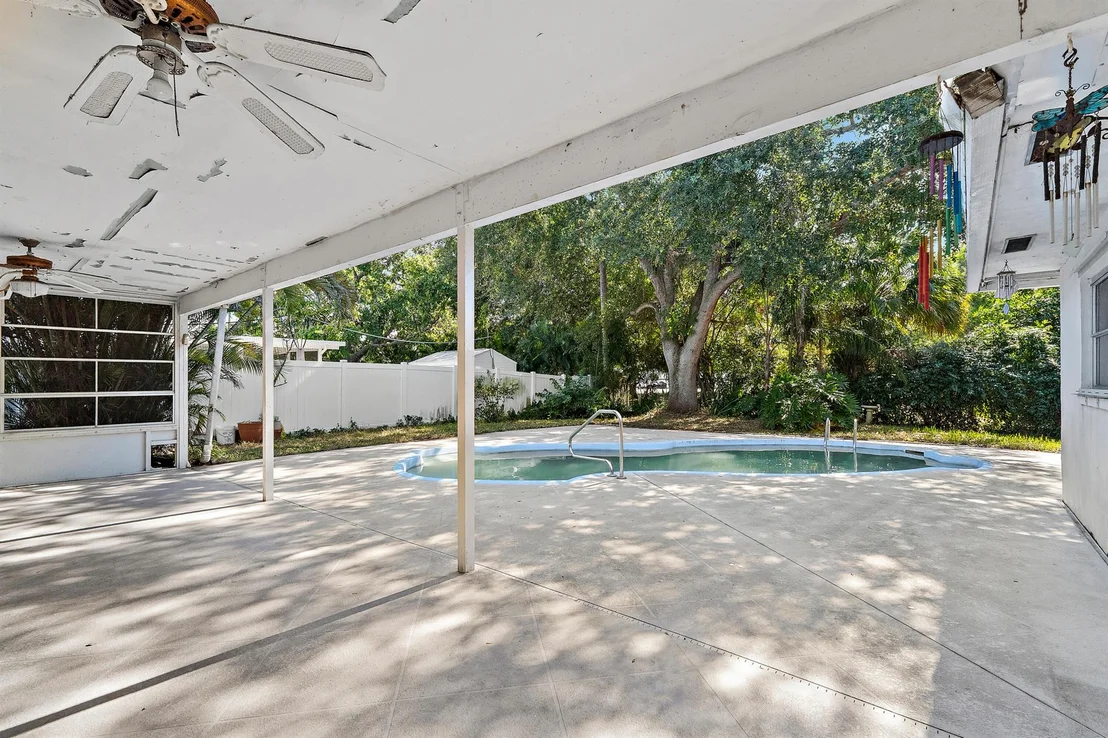 Photo of 404 Highwood Circle