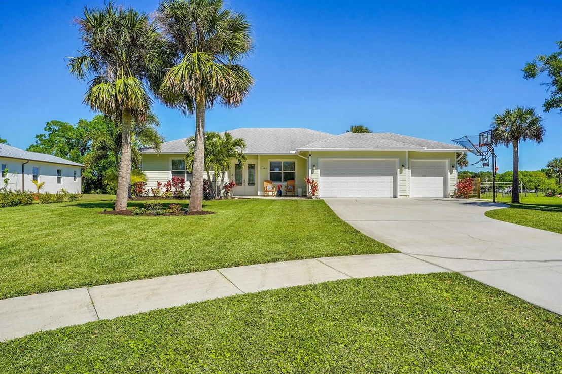Photo of 1404 Lone Pine Drive
