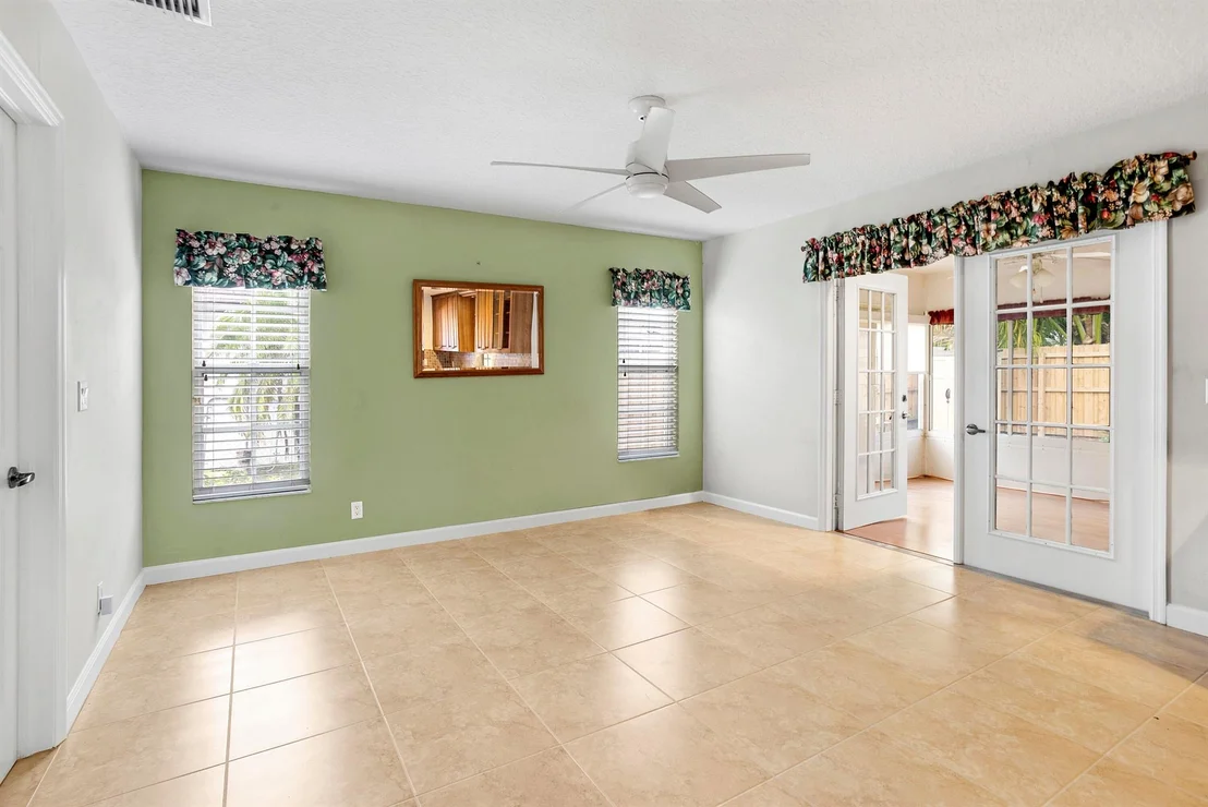 Photo of 6467 Foster Street