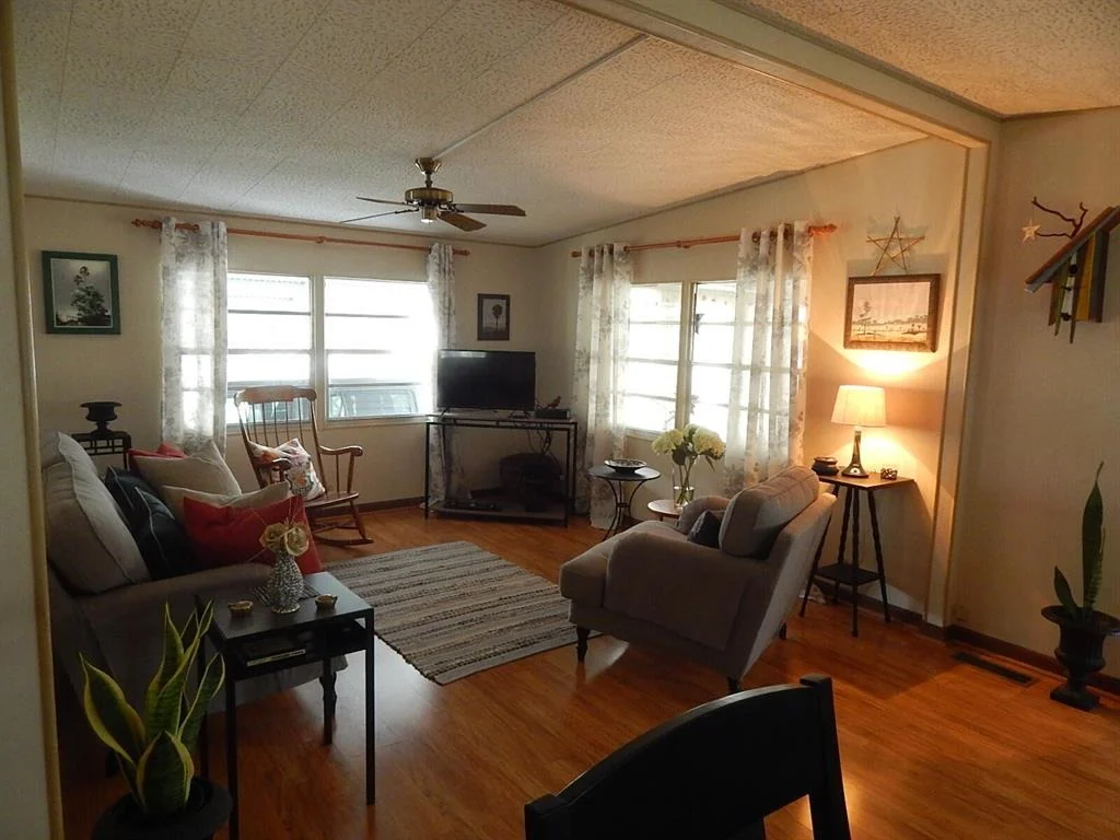 Photo of Unit 32 at 400 N A1a