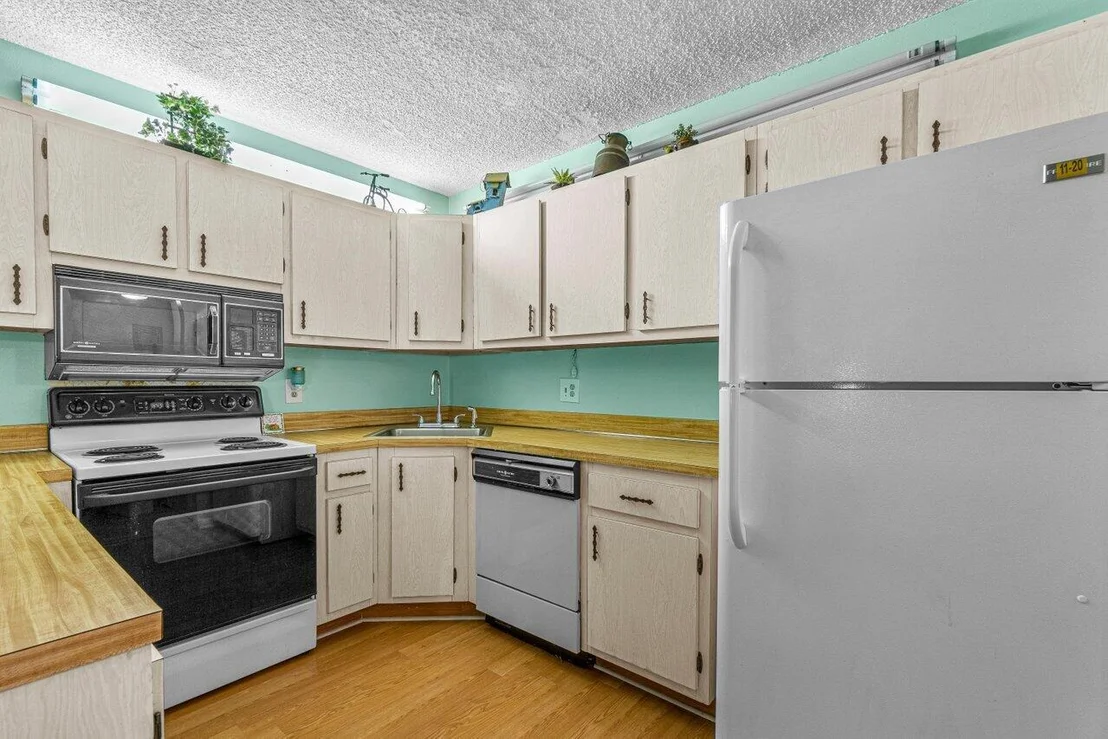 Photo of Unit D1 at 305 Pine Ridge Circle