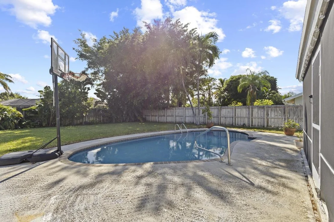 Photo of 836 NW 9th Way