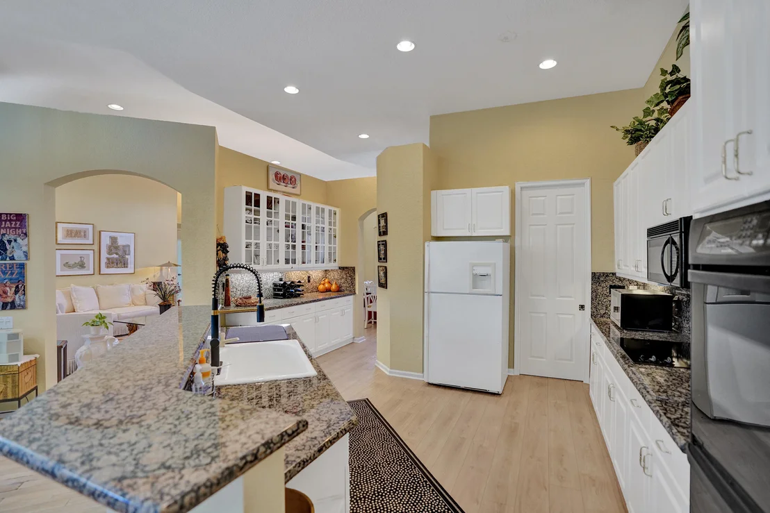 Photo of 7338 Falls Road W