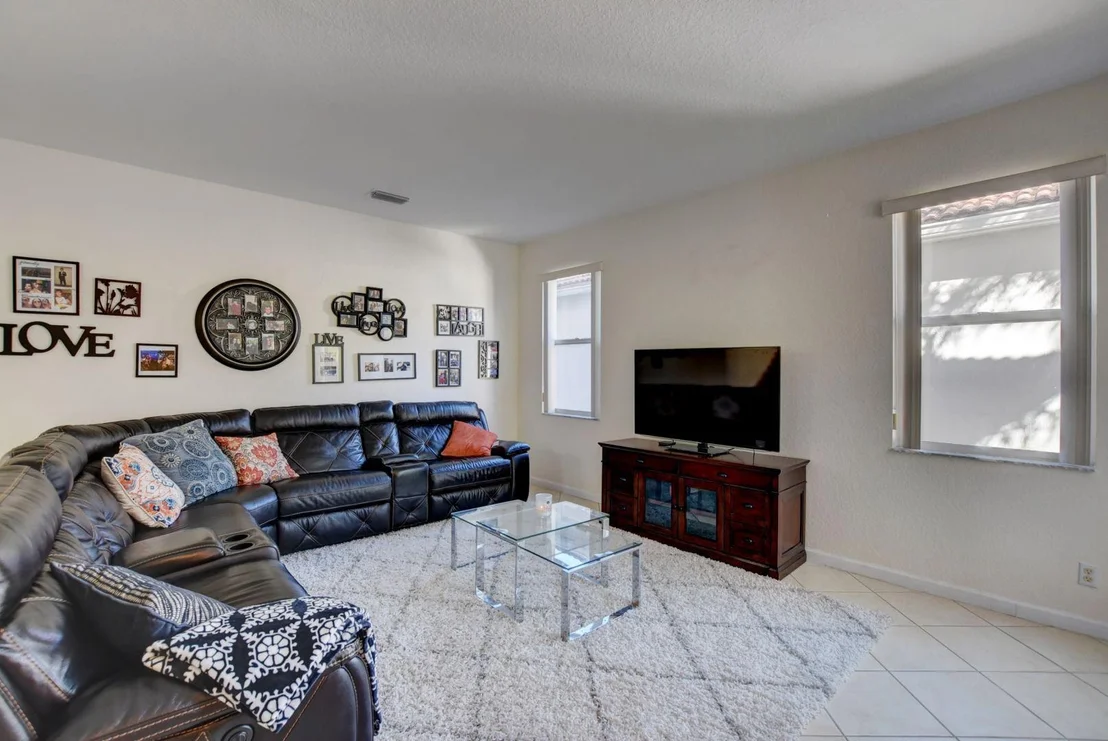 Photo of 1243 Rose Gate Boulevard