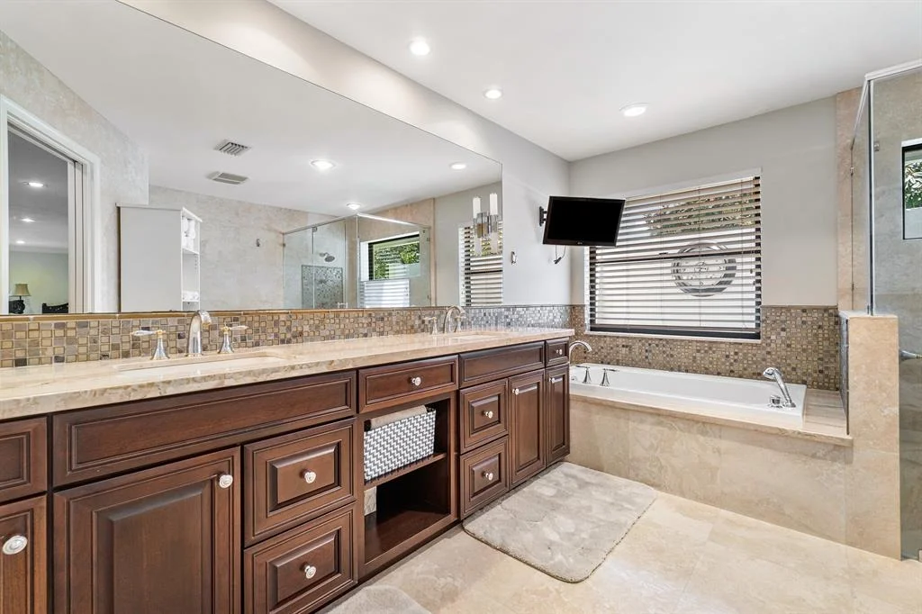 Photo of 13840 Greentree Trail