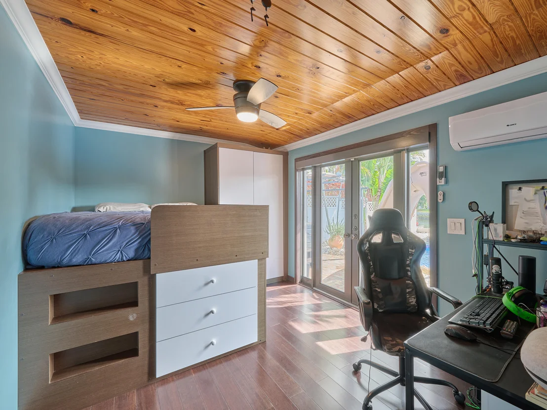 Photo of 2652 NE 3rd Street