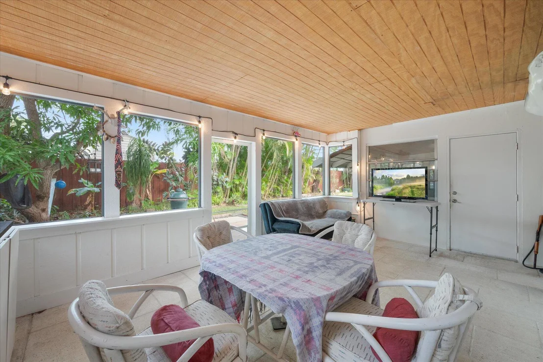 Photo of 117 E Riverside Drive