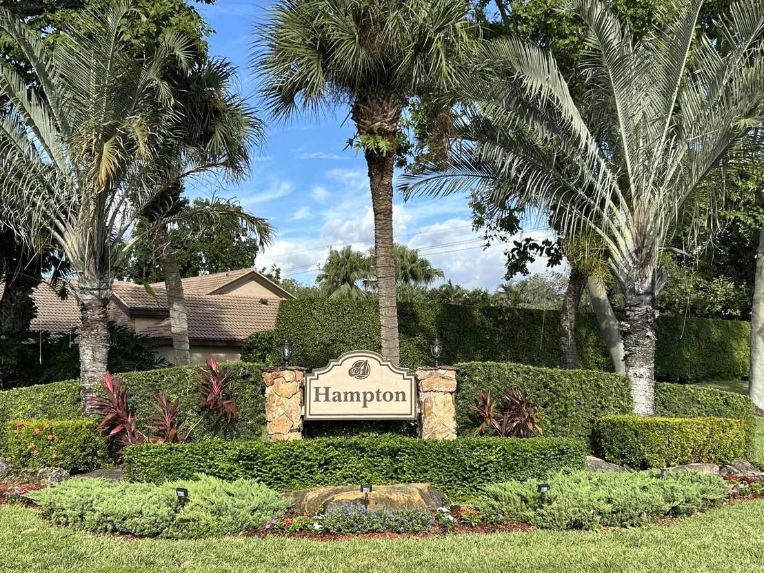 Photo of 7207 Le Chalet Boulevard