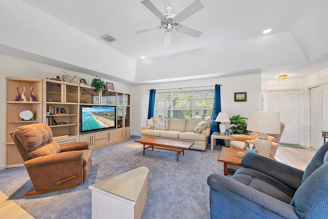 Photo of 925 Dolphin Drive
