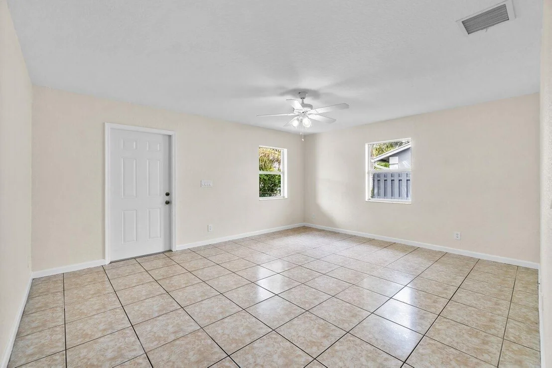 Photo of 356 Fleming Avenue