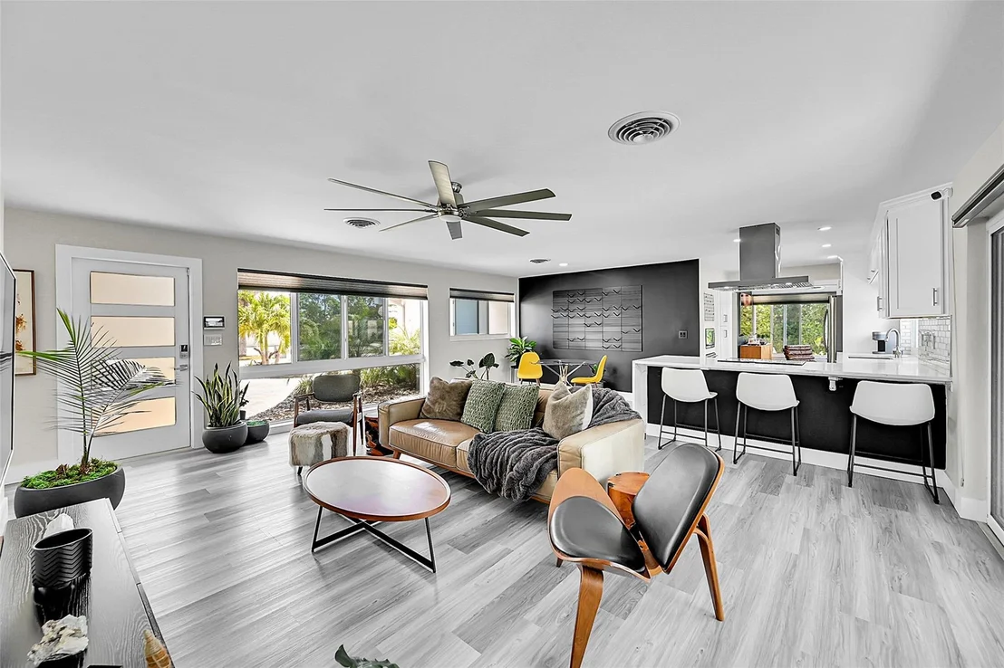 Photo of 931 SE 5th Avenue