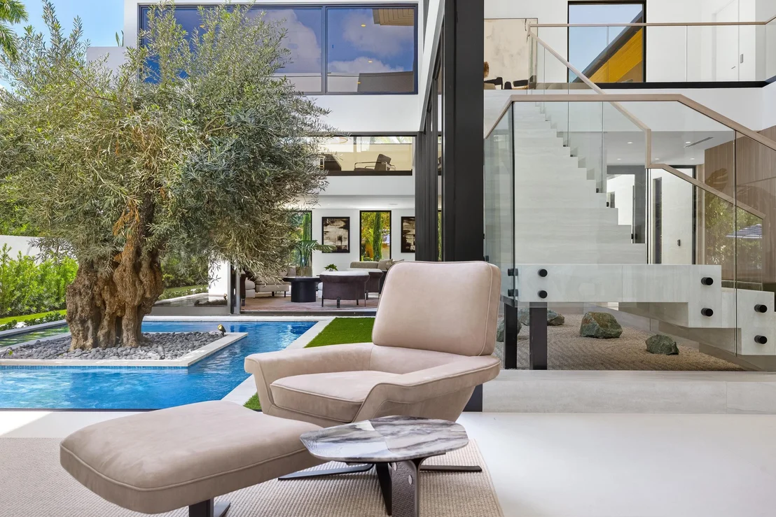 Photo of 1351 Cocoanut Road
