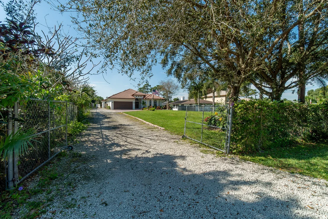 Photo of 5587 1st Road