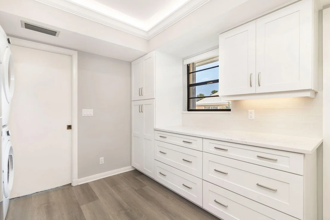 Photo of Unit E at 5 SE Concourse Drive