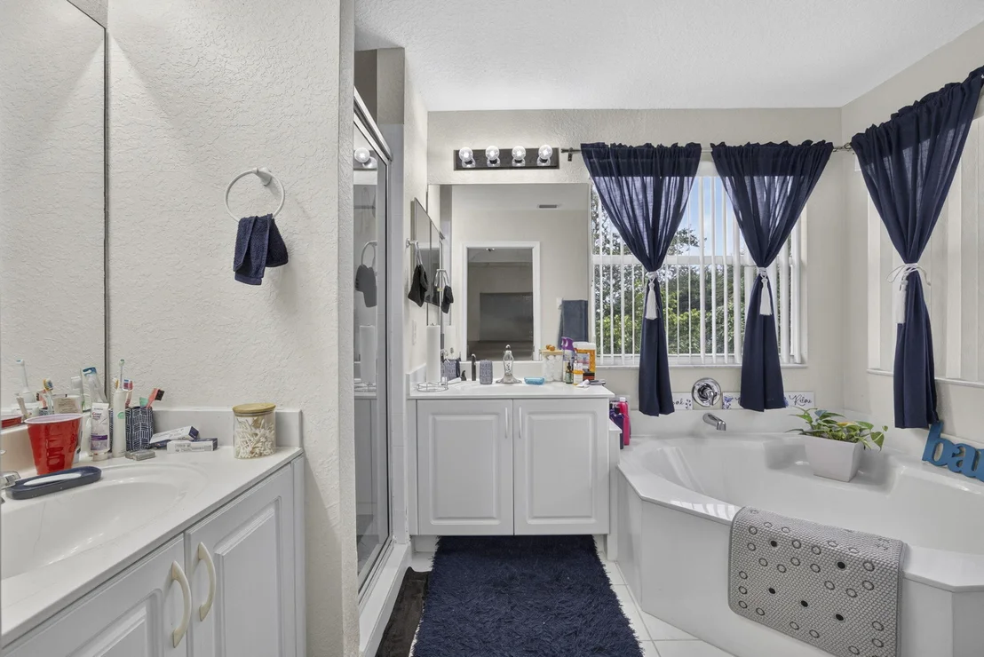 Photo of 6021 Adriatic Way