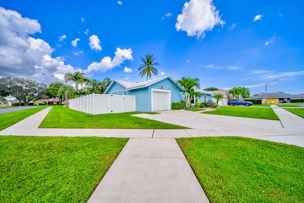 Photo of 841 NW 8th Way