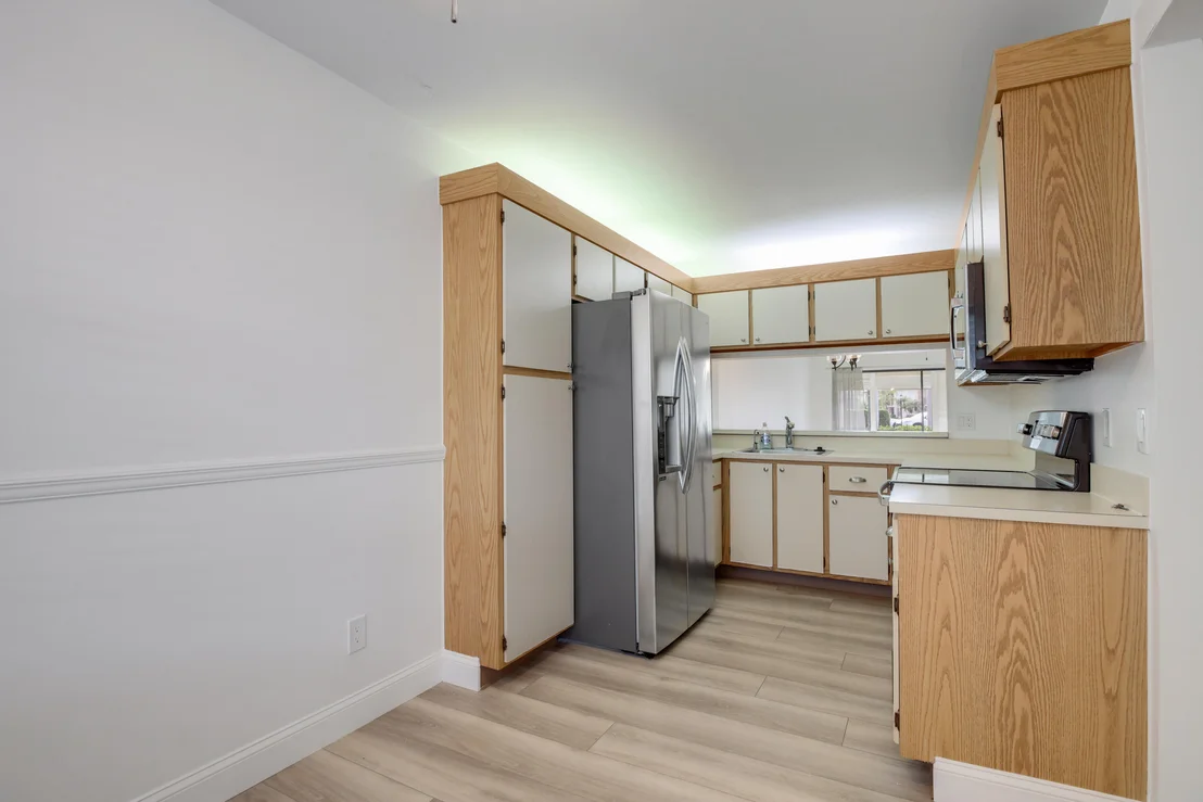 Photo of Unit F at 901 Pinecrest Circle