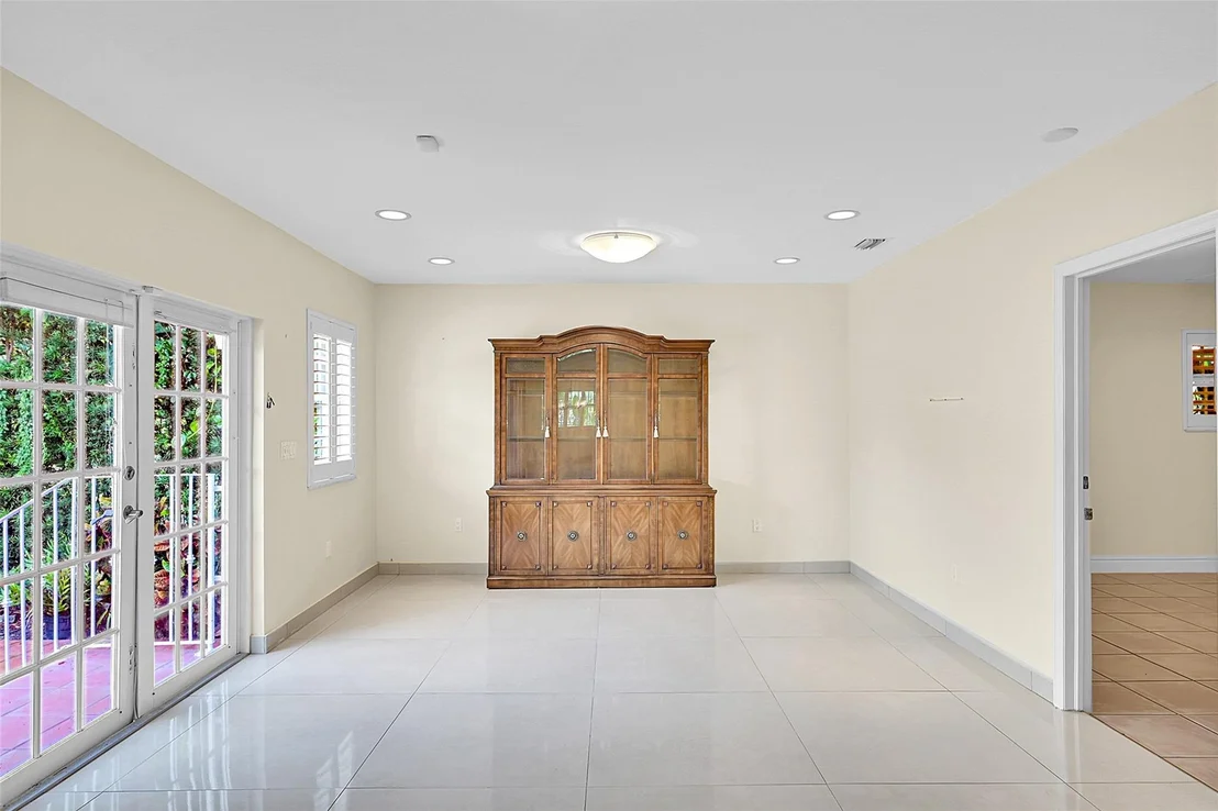 Photo of 1401 Red Road