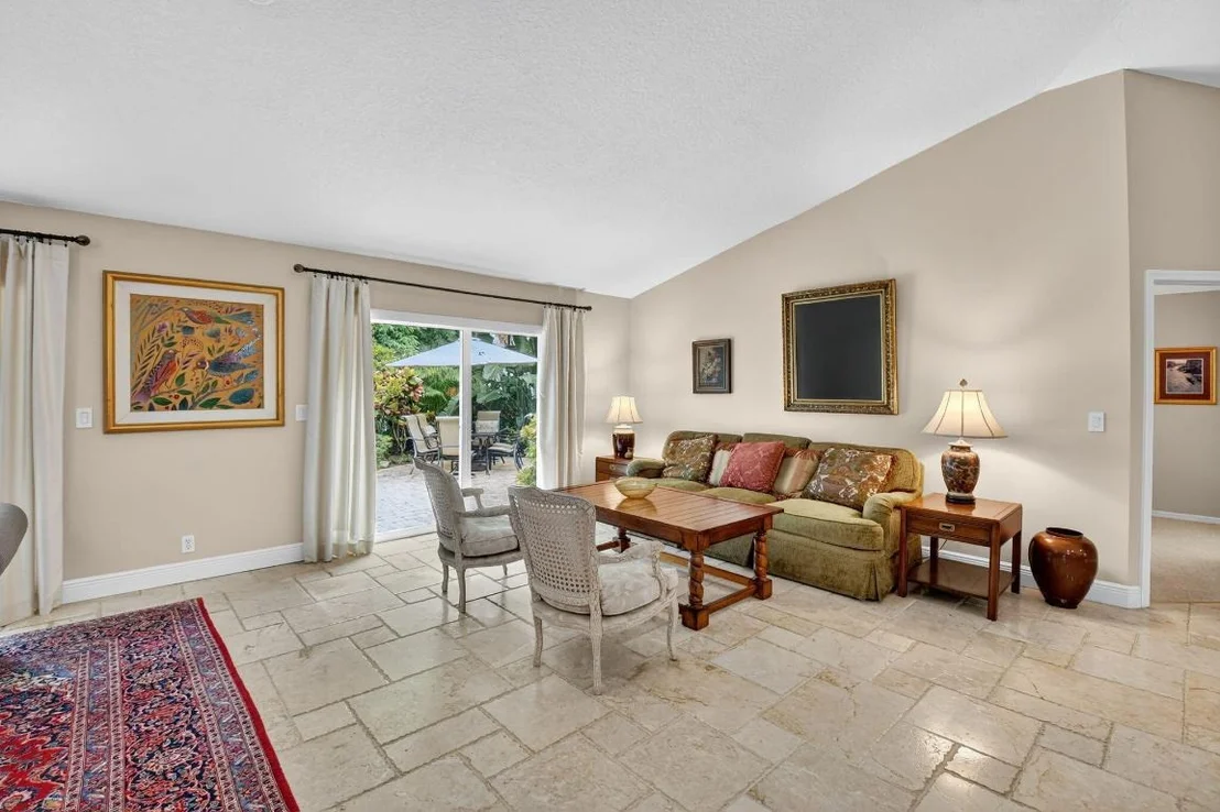 Photo of 523 Canoe Point