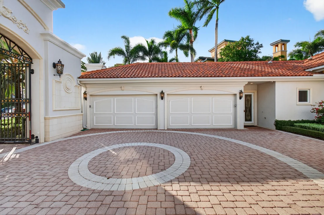 Photo of 331 MIZNER LAKE ESTATES Drive