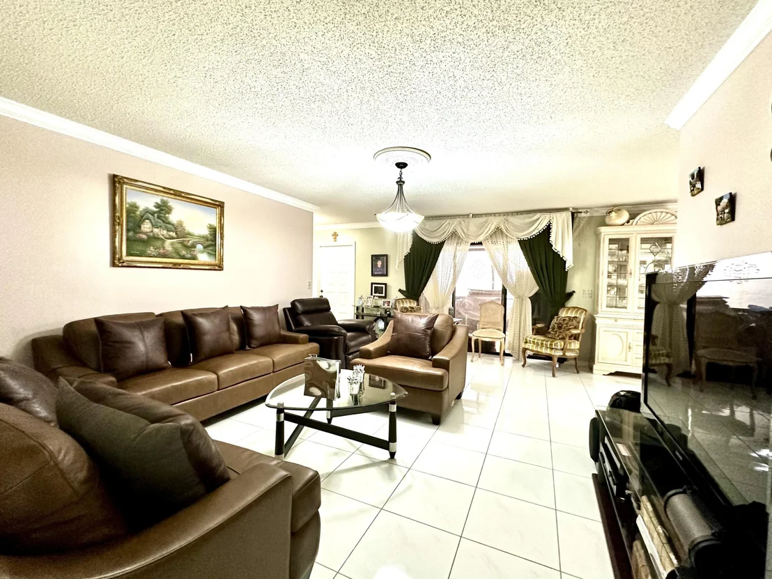 Photo of 5254 Mirror Lakes Boulevard