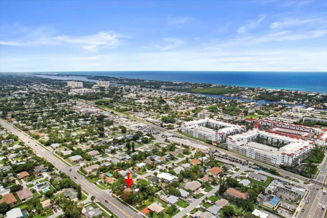 Photo of 1402 S Seacrest Boulevard