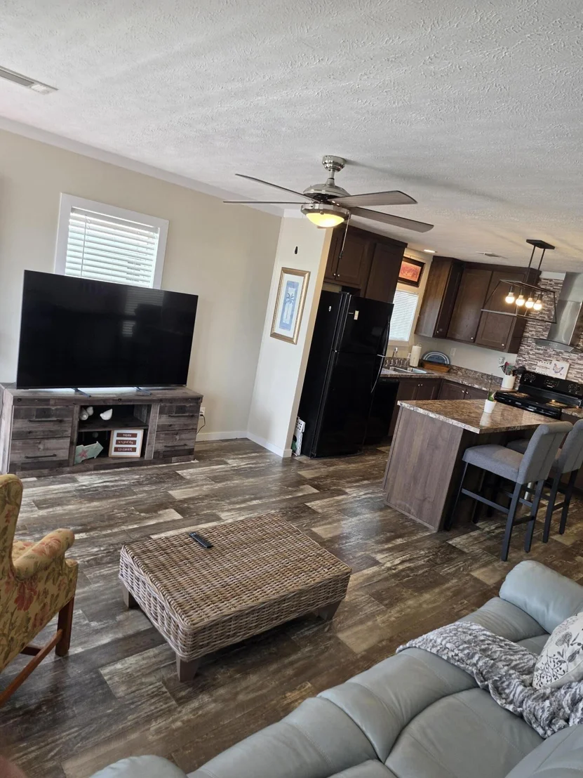 Photo of 121 Sandhill Boulevard