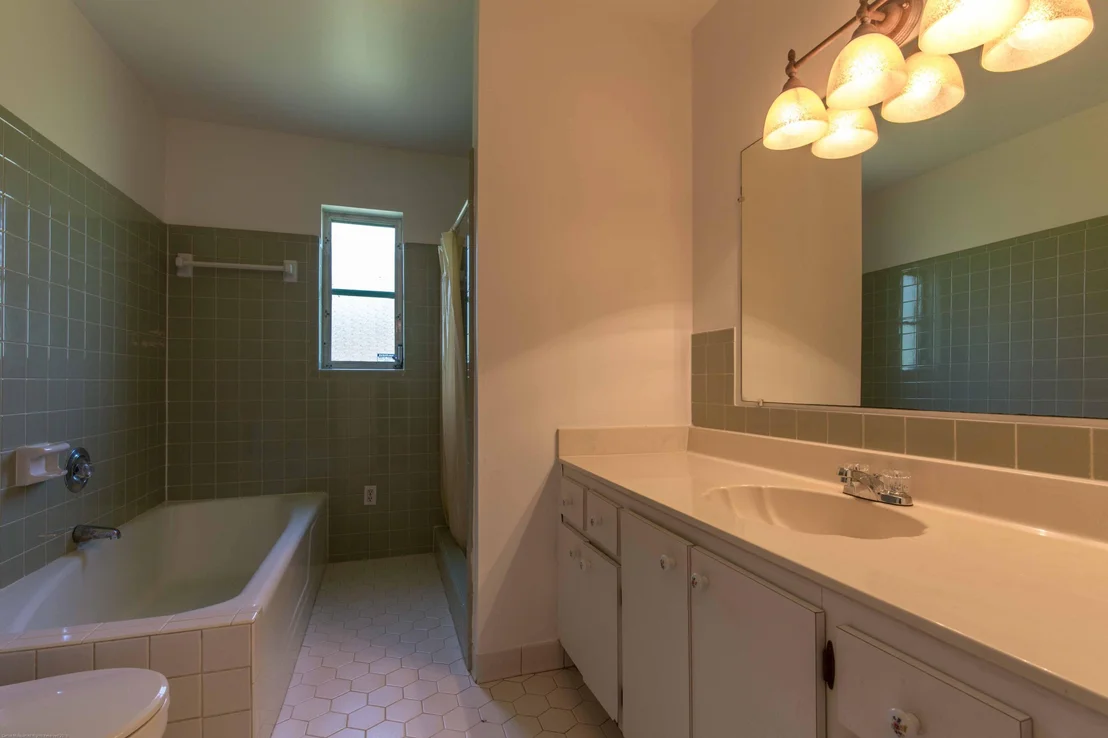 Photo of 1102 Hyde Park Road