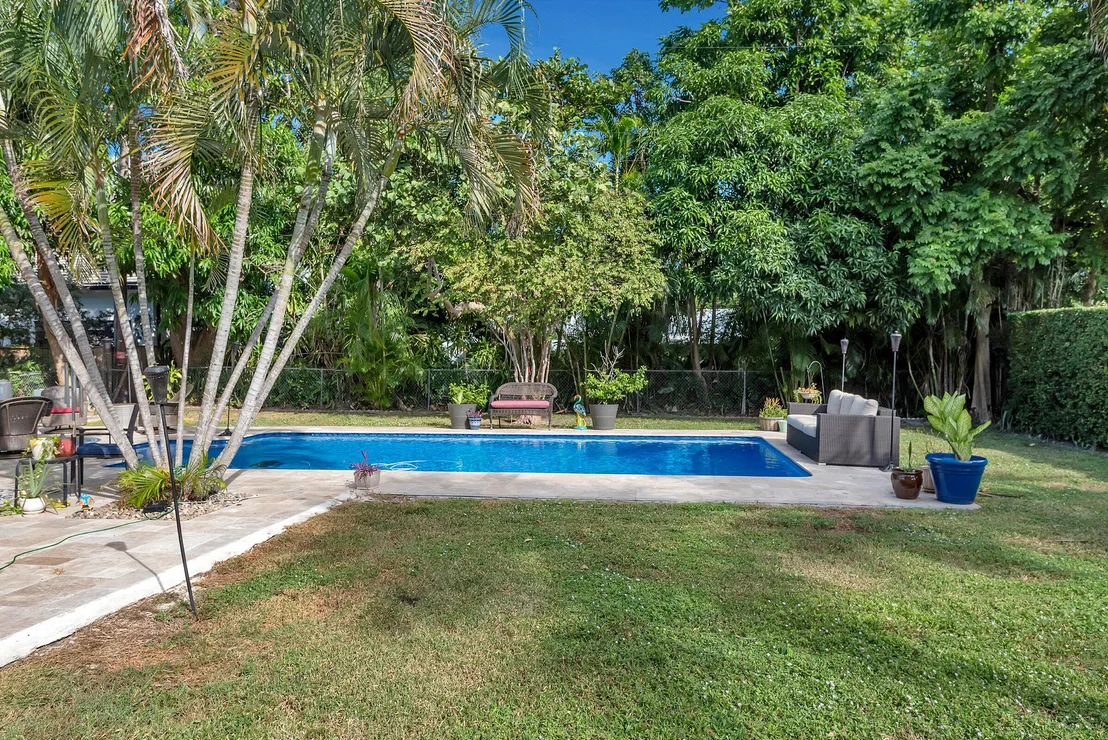Photo of 327 Ellamar Road