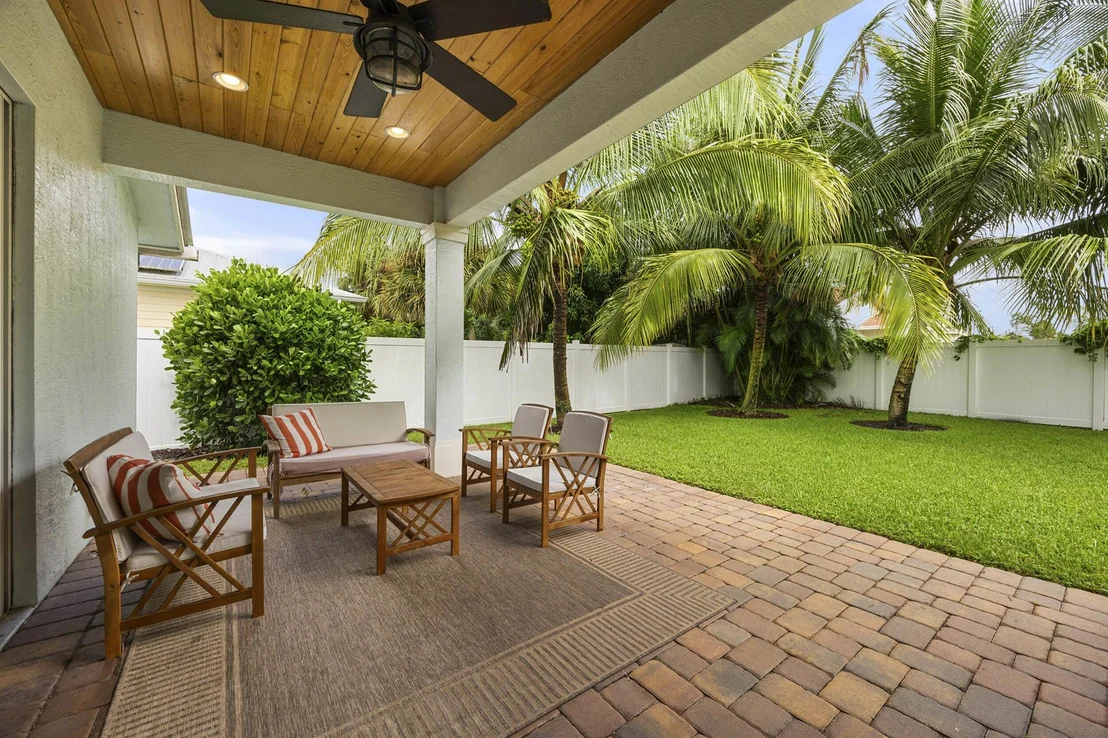 Photo of 17574 Cinquez Park Road E