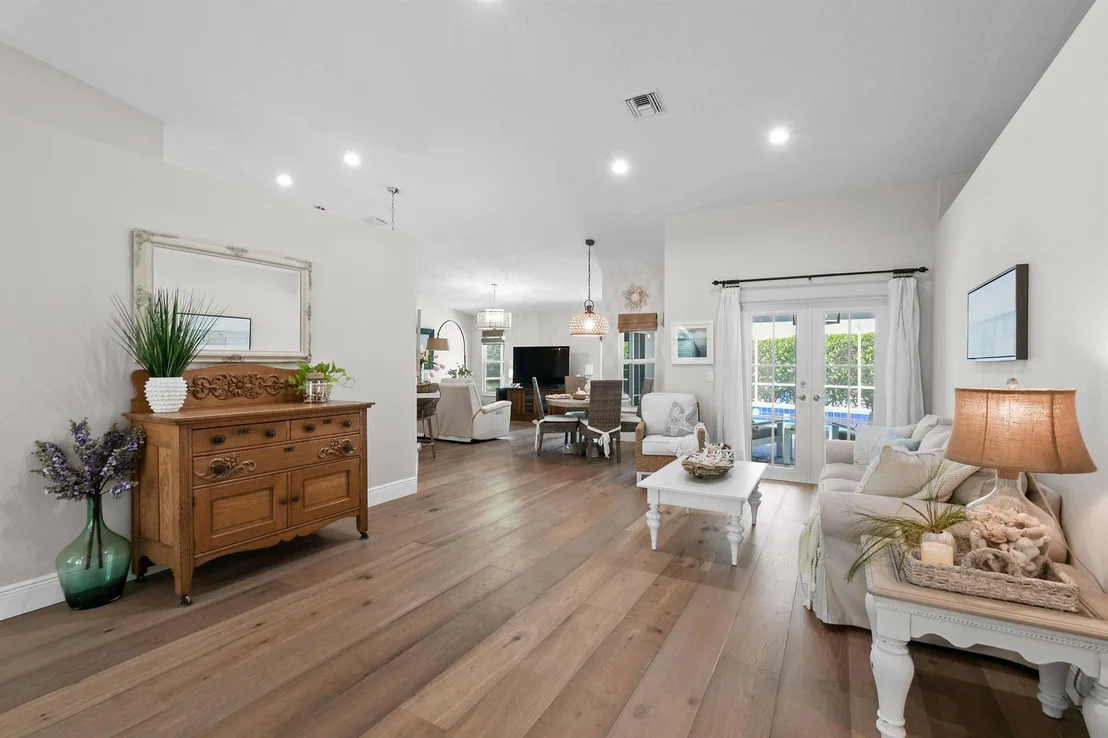 Photo of 274 Crane Point N