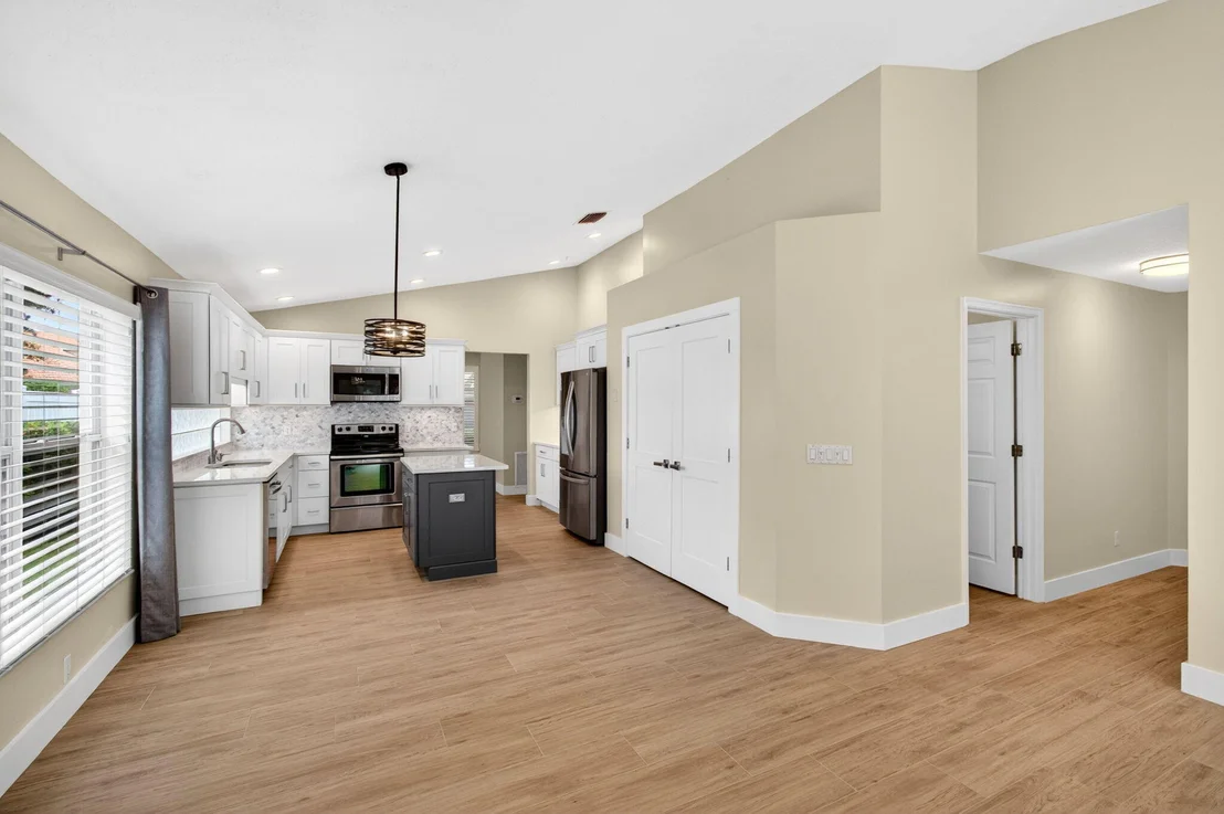 Photo of 1142 Canoe Point