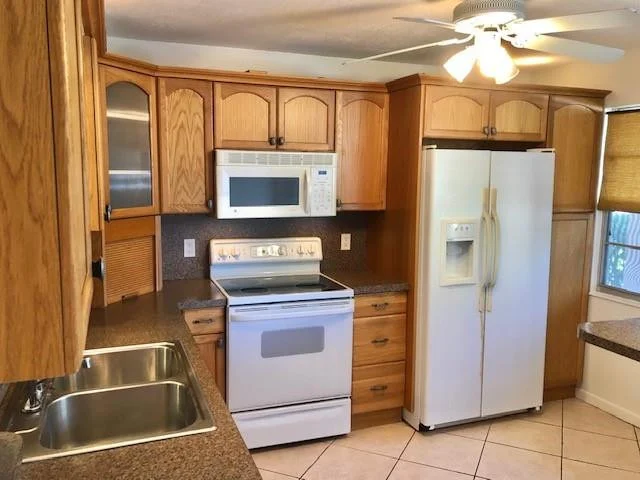 Photo of Unit F1 at 2001 Granada Drive