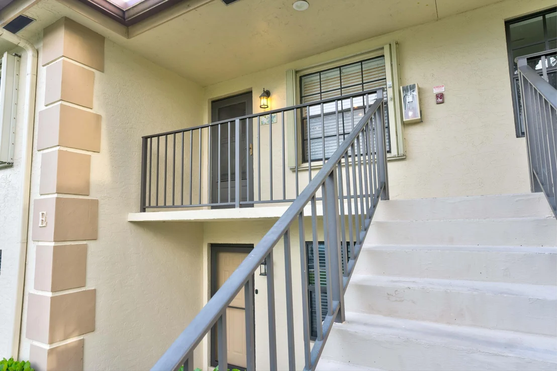 Photo of Unit E at 702 Pinecrest Circle