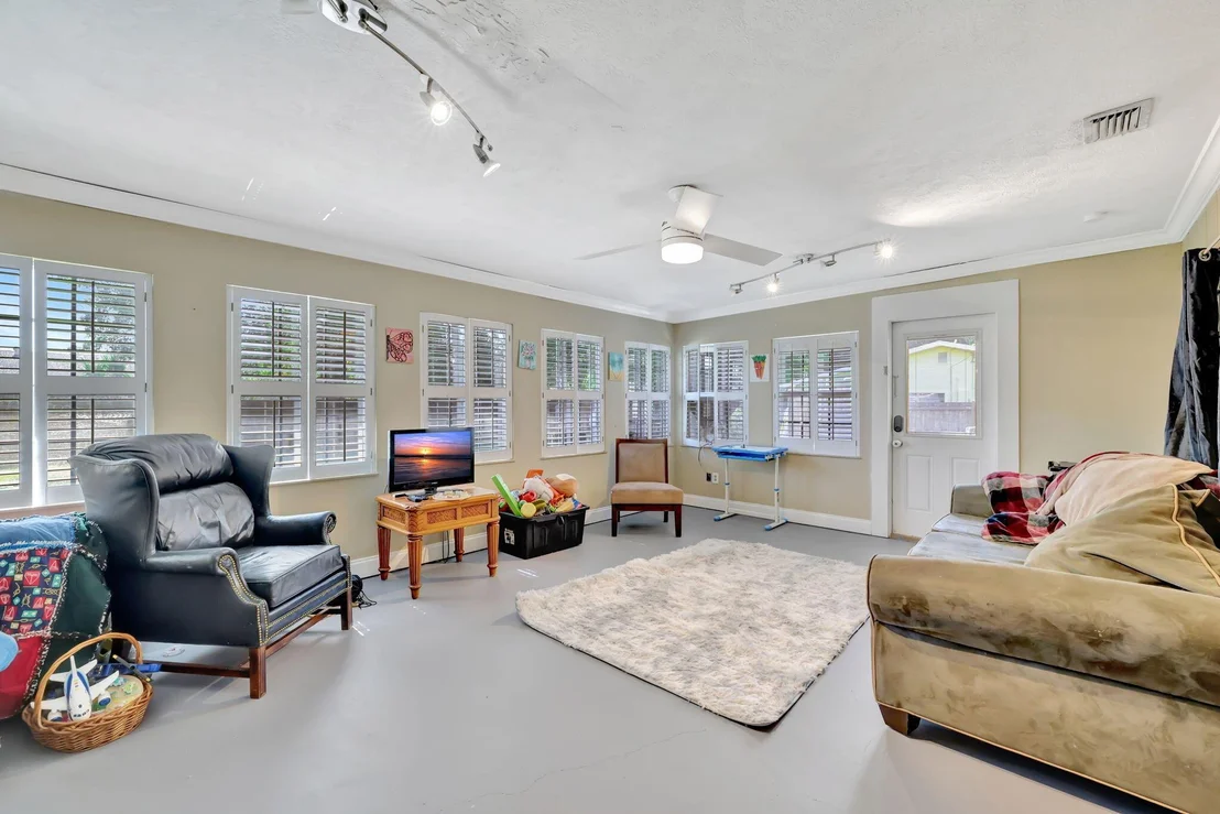 Photo of 5903 Sunset Boulevard