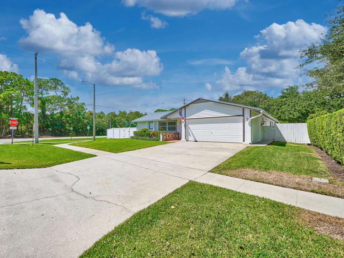 Photo of 708 Weldwood Road