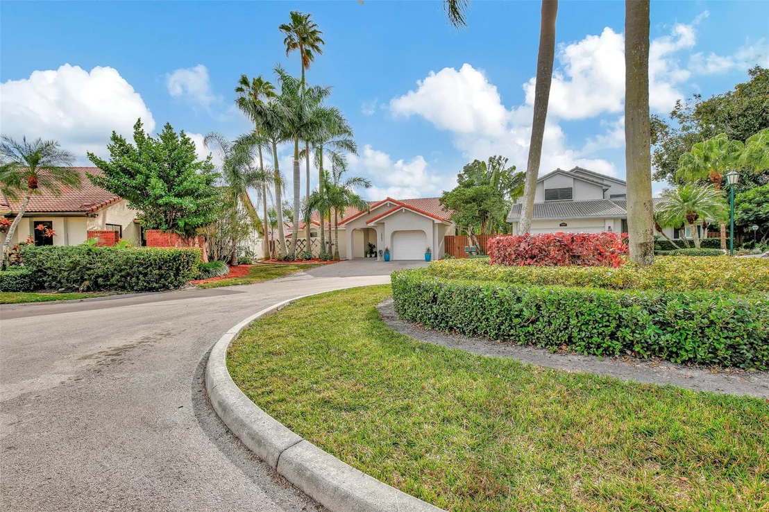 Photo of 2083 Augusta